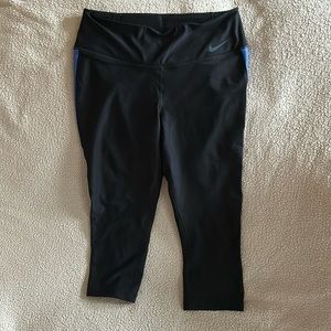 Nike dri-fit cropped leggings - size medium